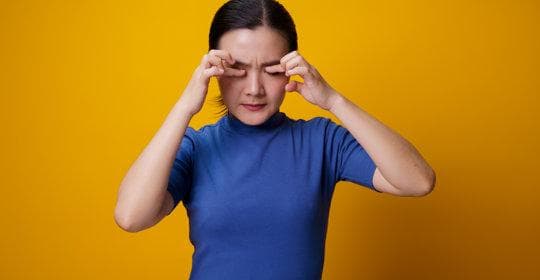 為什麼眼皮一直跳？預兆還是疾病？一文分析眼皮跳的原因