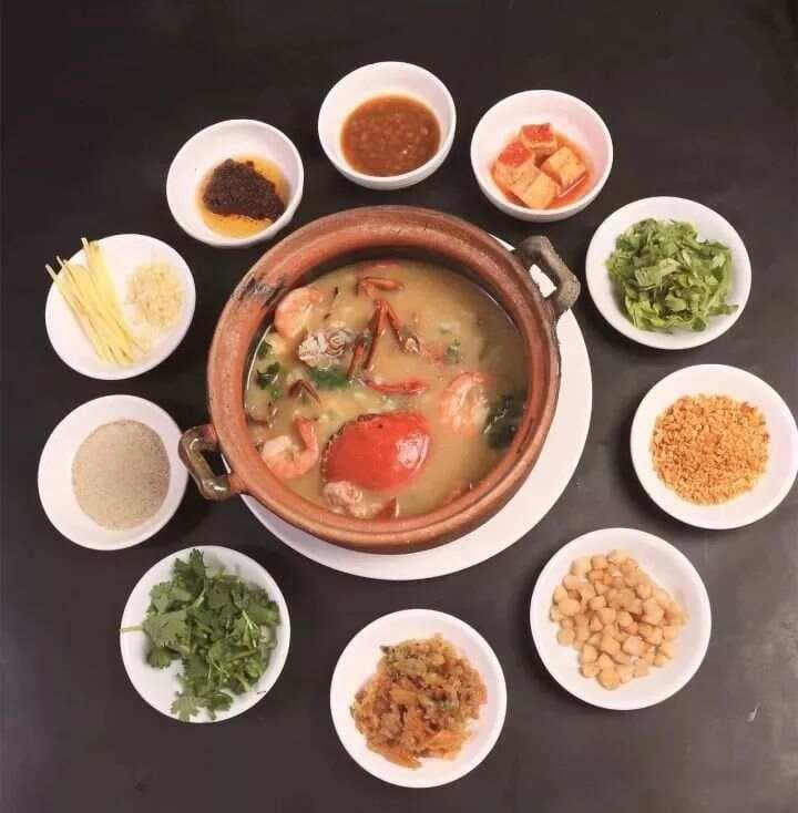 潮州砂锅粥制作全攻略：从选材到配料，详解六款经典粥品