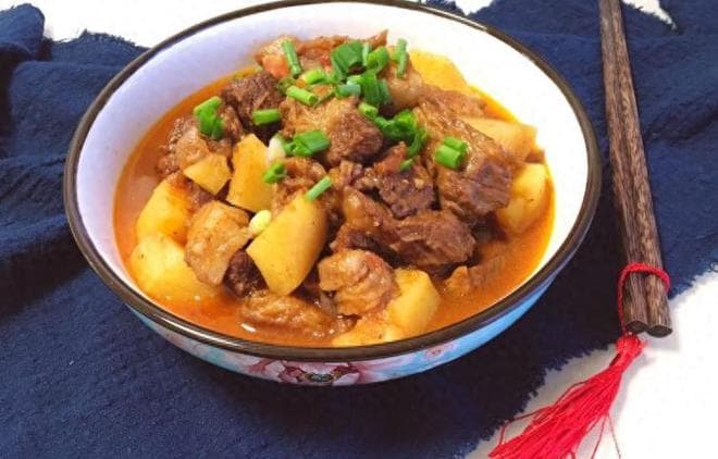 家庭常见美食：土豆炖牛肉的成功秘诀揭秘
