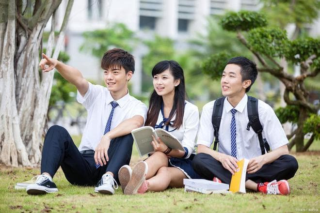 浅谈大学生就业率低的原因