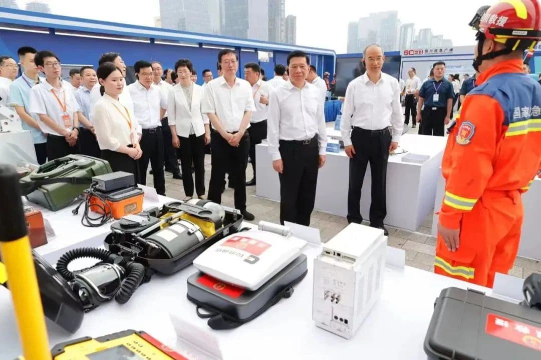 国家安全生产应急救援队伍组织开展形式多样的“安全宣传咨询日”活动