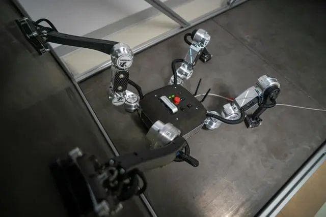 爬墙机器人Magnecko结合壁虎和蜘蛛的优良特点