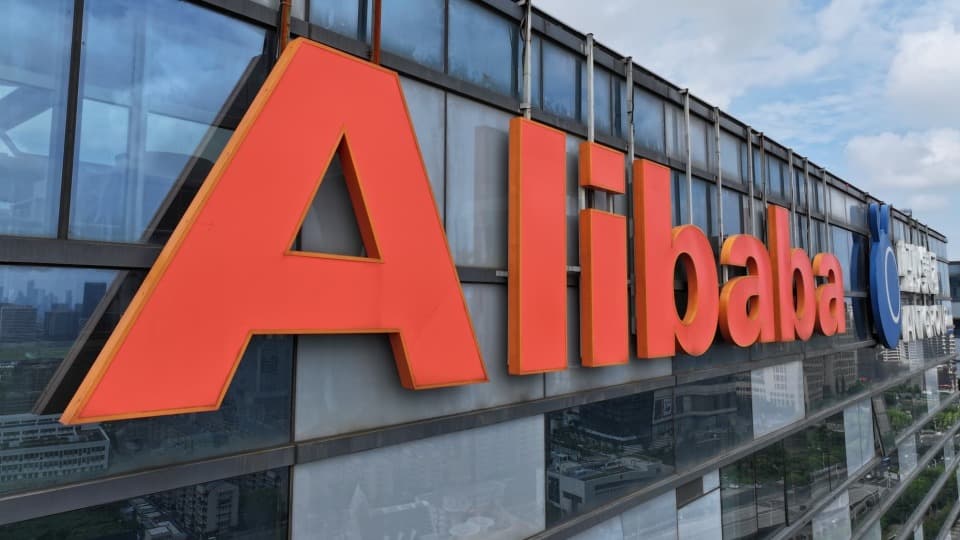马云回归与押注AI，阿里巴巴重返世界科技前线市值大涨千亿美元