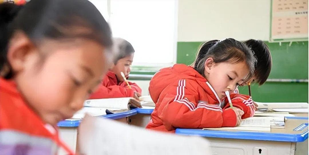 “微笑女孩”铁嘉欣：拒绝百万暴富，选择乡村生活的她如今怎样了