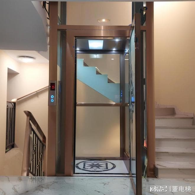电梯安全警示：杜绝打闹推搡，守护生命通道
