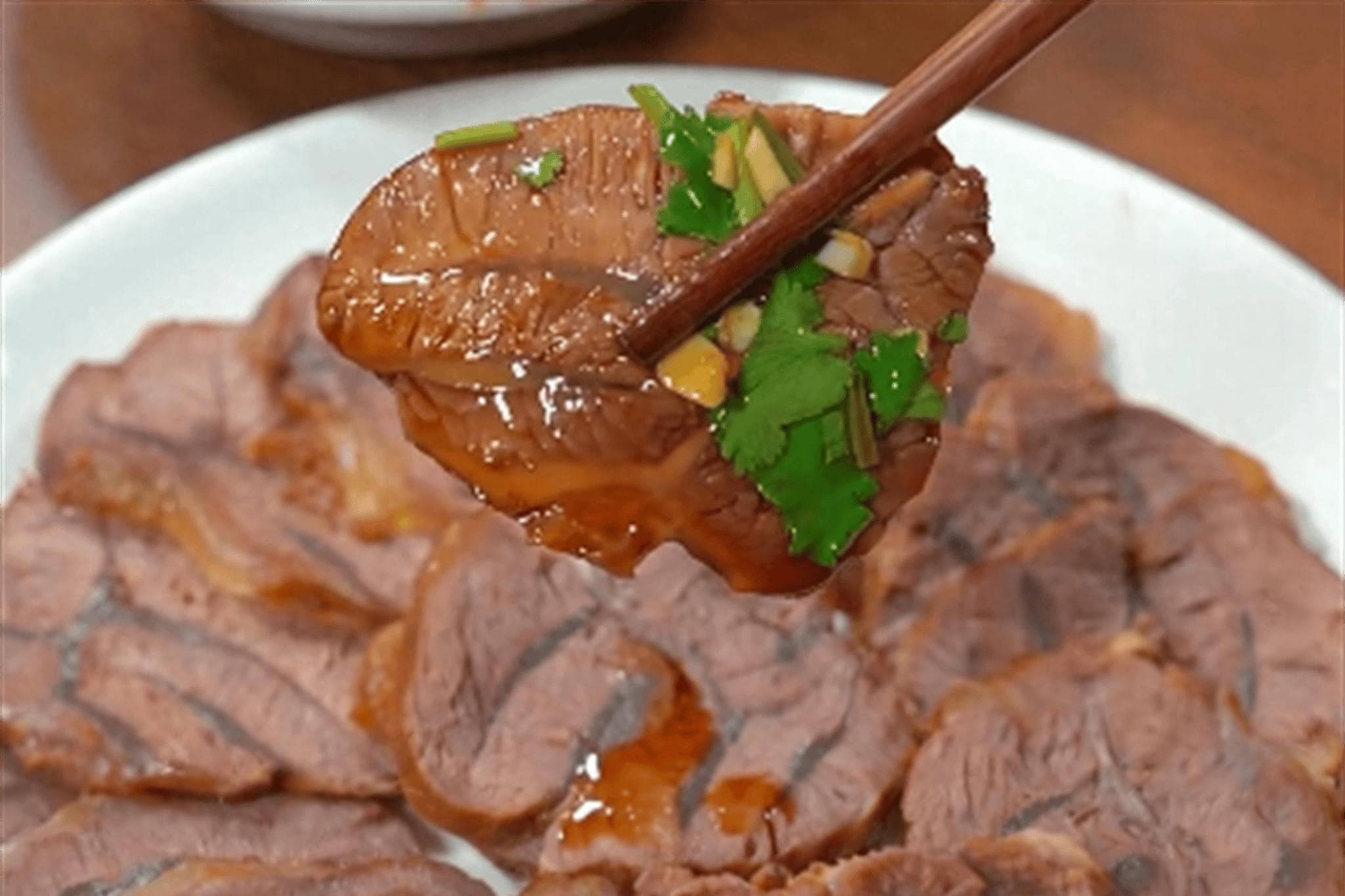 牛腱子肉怎么卤好看又好吃，卤出绝美，揭秘色香味俱佳的秘制技巧