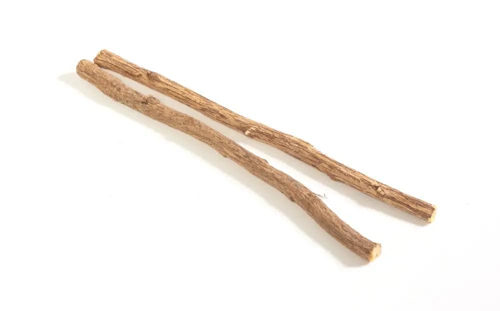 甘草是什么？“众药之王”甘草的功效与副作用全解析