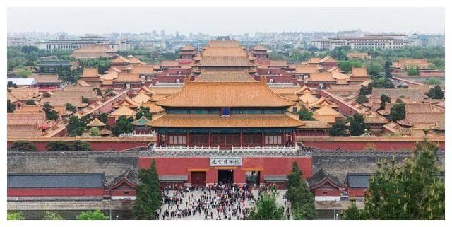 揭秘清朝皇帝的一天：从早朝到晚寝的尊贵与压力
