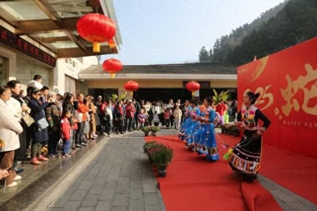 新春走基层︱腾冲北海：醒狮闹春！民俗非遗展演令游客沉醉