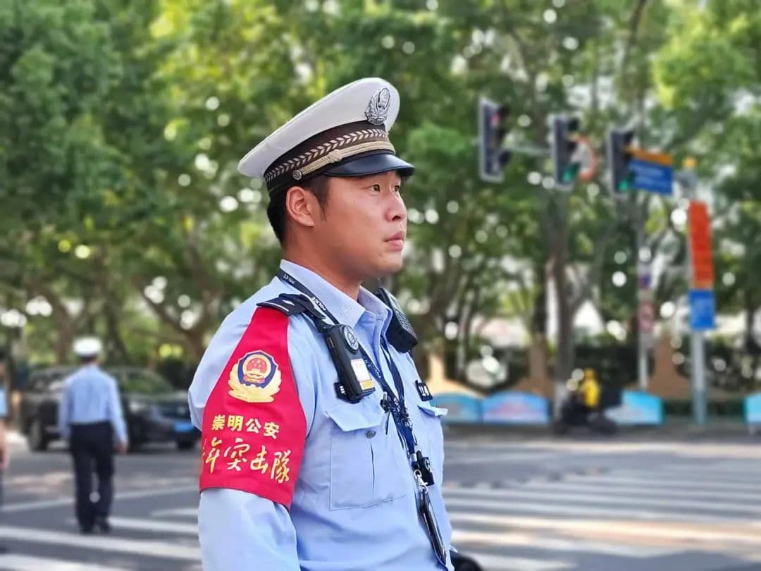 黄玉峰：从警3年，获评“优秀”
