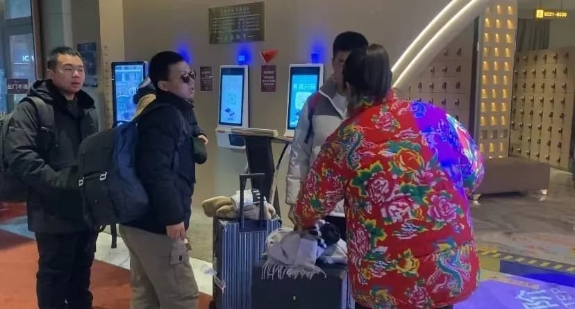 从洗浴场到避风港，年轻人过上“沉浸”夜