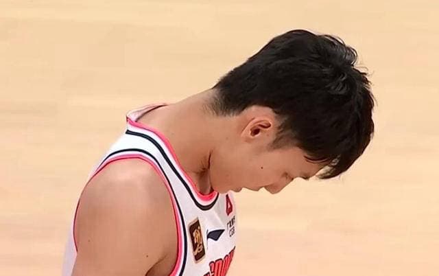 广东队99-98险胜北控 球员表现评价分析