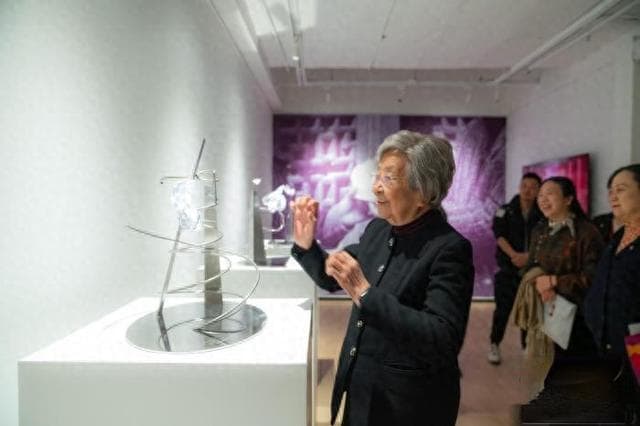 上海浦东10位杰出女职工以“劳动之手”展示“劳动之美”