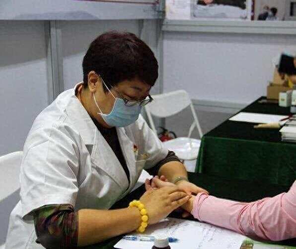 中医经络辨证：十二经络虚实特征全解析