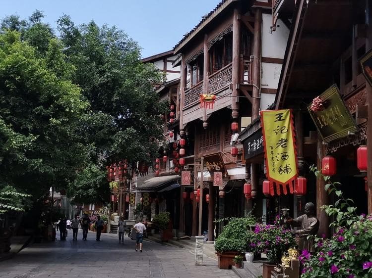 贵州茅台镇旅游攻略：交通、住宿、美食、景点全攻略