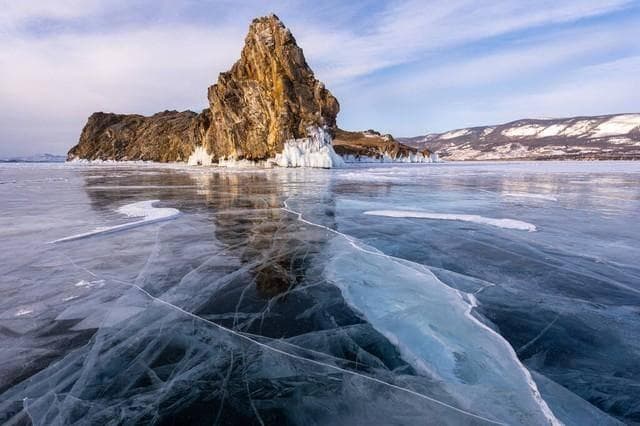贝加尔湖距海洋2千公里，淡水资源占全球20%，为何却有海洋生物？