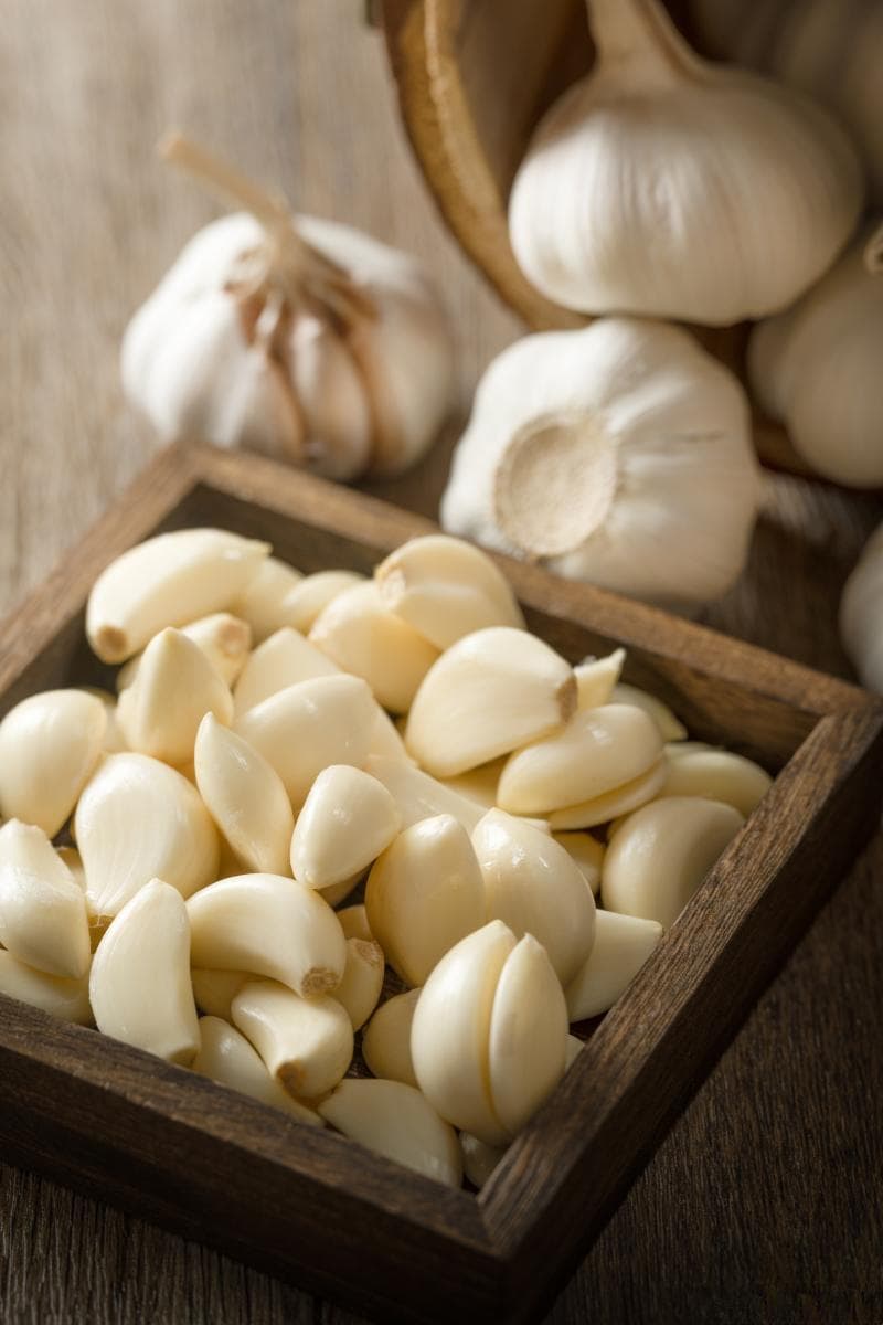 储存剥好大蒜有讲究：冷藏保味，冷冻耐存