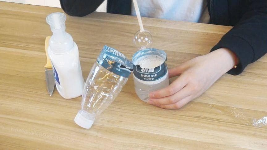 自制泡泡液最佳配方比例（泡泡水的原理这么简单，不花1分钟自制泡泡水）