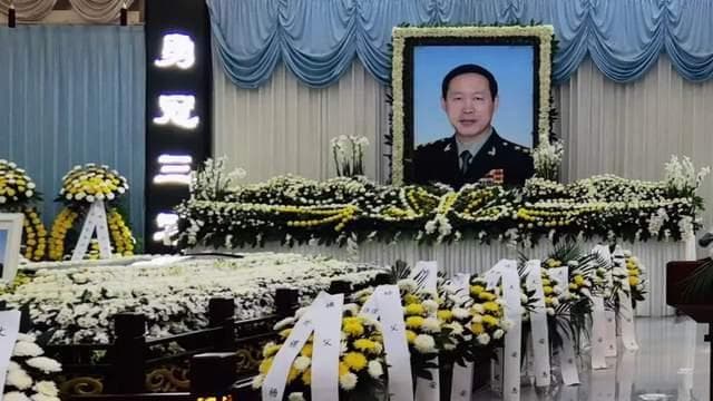 许勇中将病逝后，灵堂照流出！为什么会有那么多人悼念他？