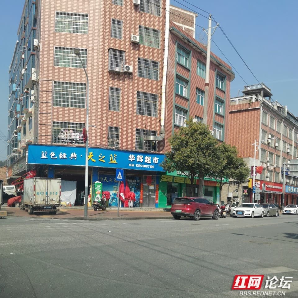 道路标识模糊有隐患！网友们就改善交通环境献计献策