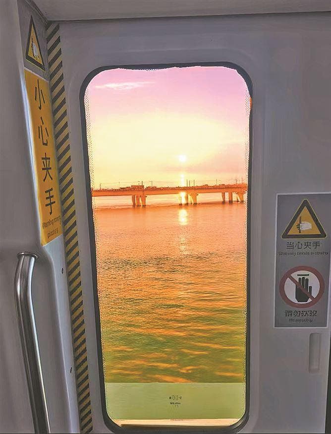 厦门地铁“海上列车”晨景攻略：5分钟邂逅朝阳与大海