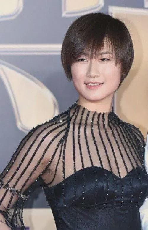 李晓霞vs丁宁：最有争议的两代一姐，退役后两人从不同框！