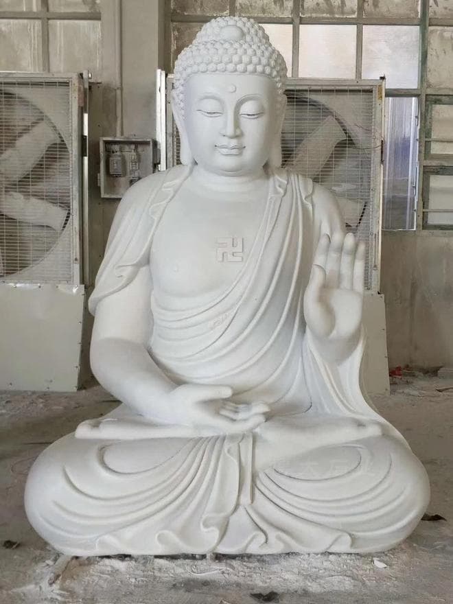 石雕释迦牟尼佛像：佛教艺术的瑰宝，传递正能量