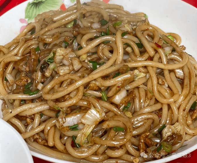 上饶十大特色菜：从炒米粉到酥饼，品味赣东北美食文化