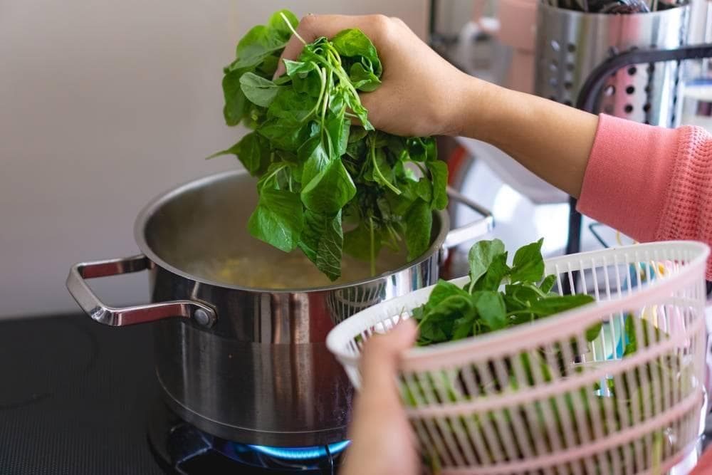 一次看懂菠菜好处/营养/禁忌 三类人慎食菠菜 你中招了吗？