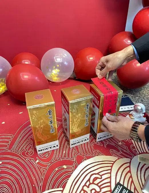 周岁封酒：冠礼、状元、合卺，三瓶酒里的父母心