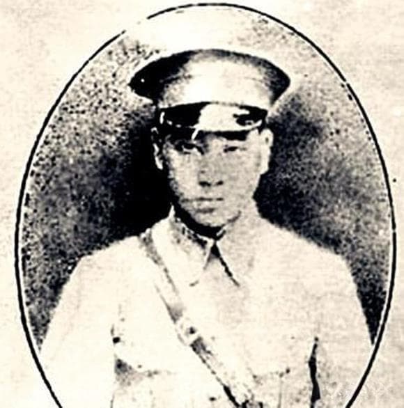 真实林彪：冷淡孤僻，威望很高，崇拜者多但朋友圈很小