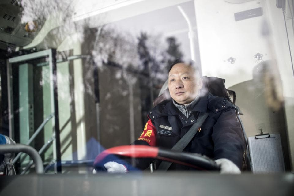 万里挑一，7路公交师傅马军要火了，杭州公交AI数字人原型为什么选他