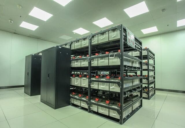 UPS不间断电源深度解析：从基础原理到实际应用
