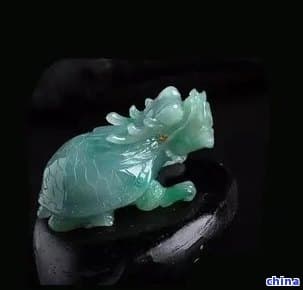 翡翠龙龟吊坠寓意，深入解析翡翠龙龟吊坠的寓意与象征意义