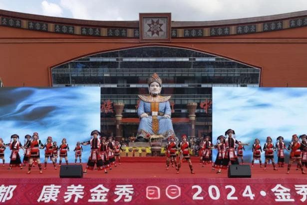 当外国友人遇上瑶族盘王节，画面是……