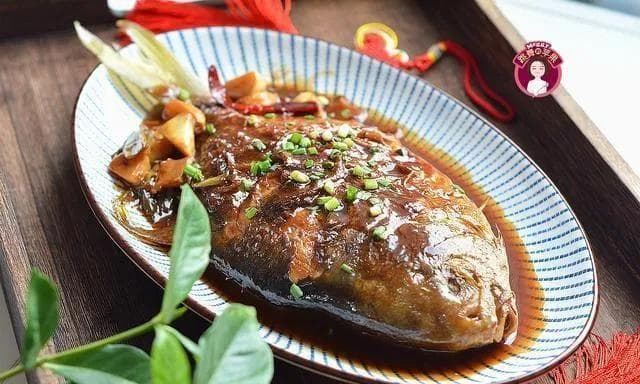 饭局上领导说：“鱼不错，就是刺多”，高情商怎么回？