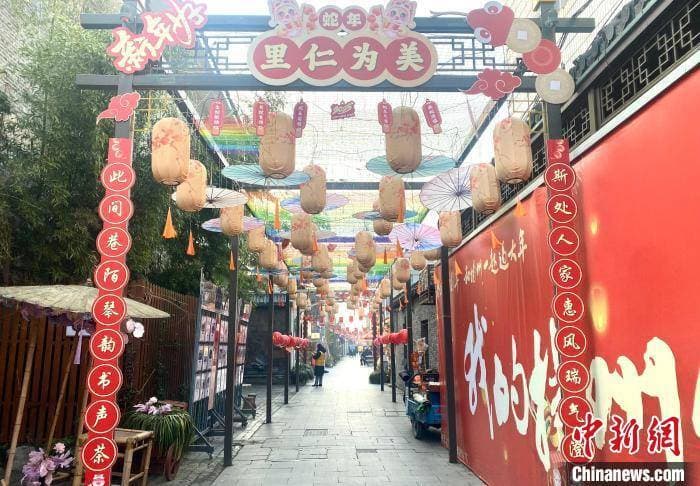 首个“非遗版春节”：江苏扬州千年古街区变身非遗“大舞台”