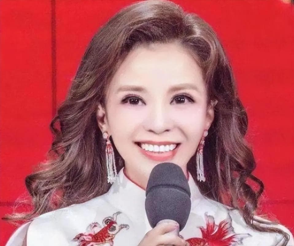 朱迅重返春晚西藏分会场：51岁战癌斗士的高原之约
