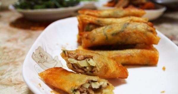 三鲜春卷，口感鲜美，做法简单（用料丰富，制作步骤详细，让你在家也能轻松享受美食）