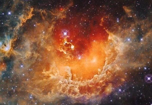 宇宙的终结：大崩塌与大冻结的对比