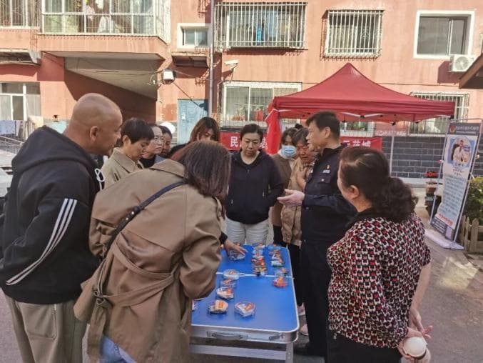 禁毒宣传进社区 安全防范不“毒”行