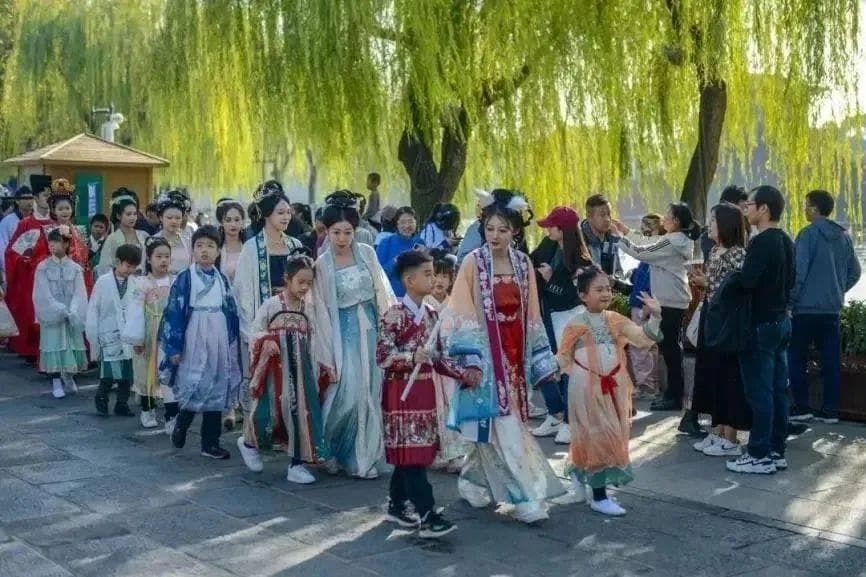 文旅融合迈向“场景消费时代”，“内容+体验”赋能新质生产力