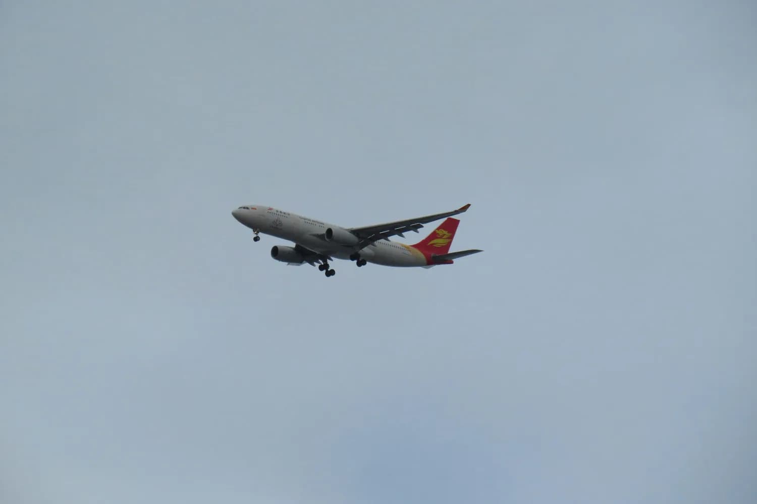 成都航空航班因乘客拒开飞行模式返航，揭秘手机使用规定