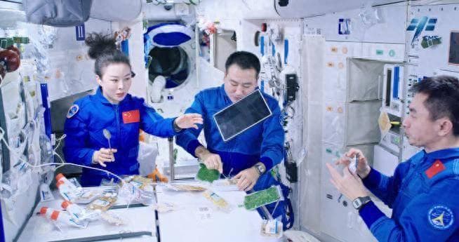 中国空间站揭秘：航天员的太空生活究竟是怎样的？