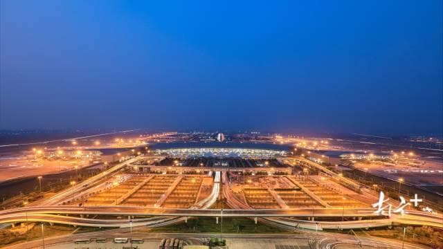 白云机场下半年将开17条国际航线，三期扩建工程正全速推进