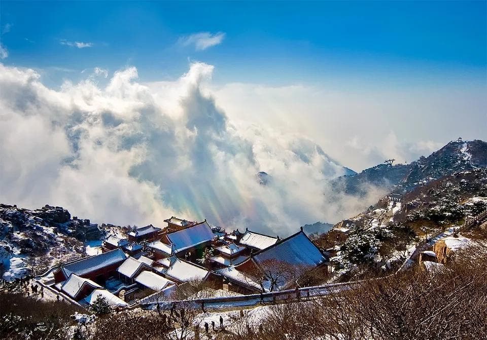 泰山碧霞祠：千年祈福圣地