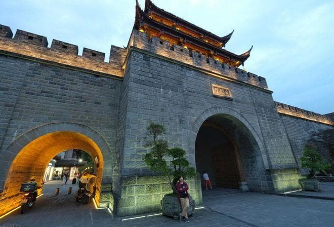 中国改名最成功的3座城市，改名前无人问津，改名后却闻名中外