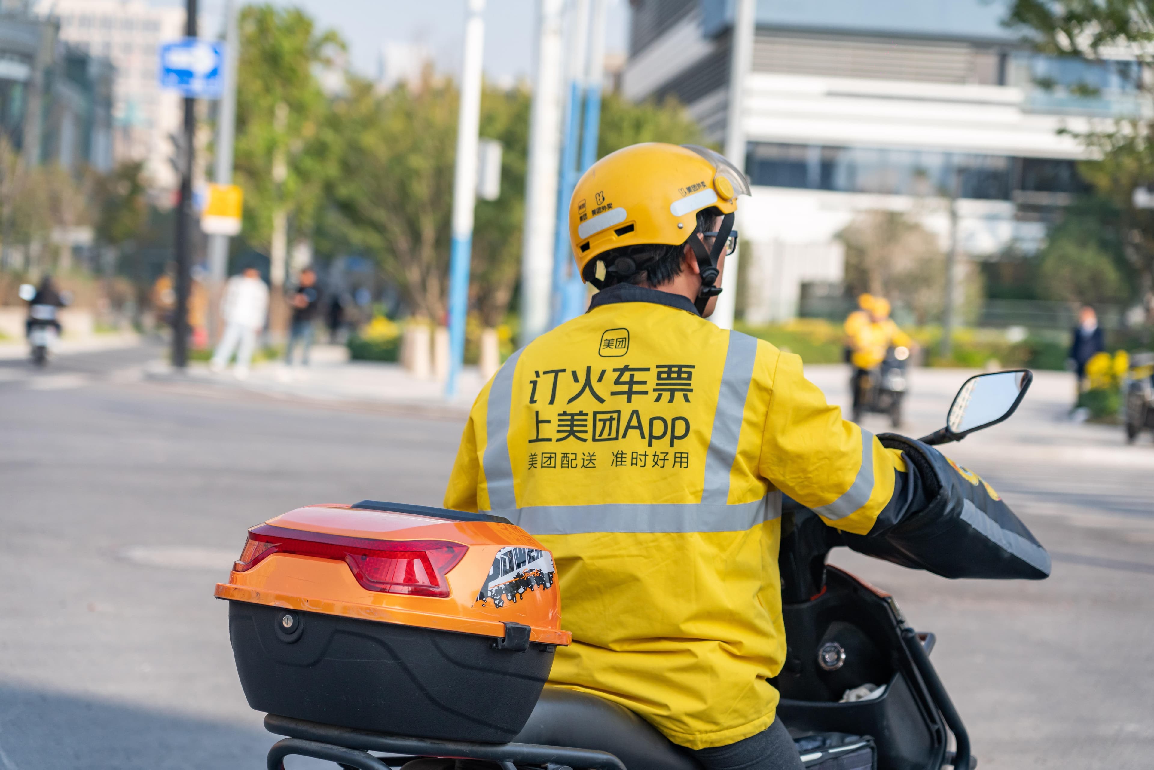 【观察】外卖小哥上社保，难在哪儿？
