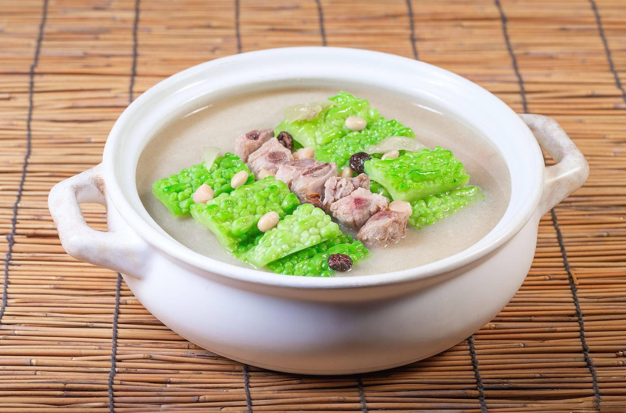 张红甫教你做排骨苦瓜汤的家常做法与烹饪技巧