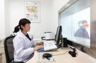 过度疲惫，耳朵会自动开起“勿扰模式”！专家：突发耳聋72小时是治疗“黄金期”